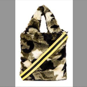 NWOT Pam & Gela faux fur camo bag